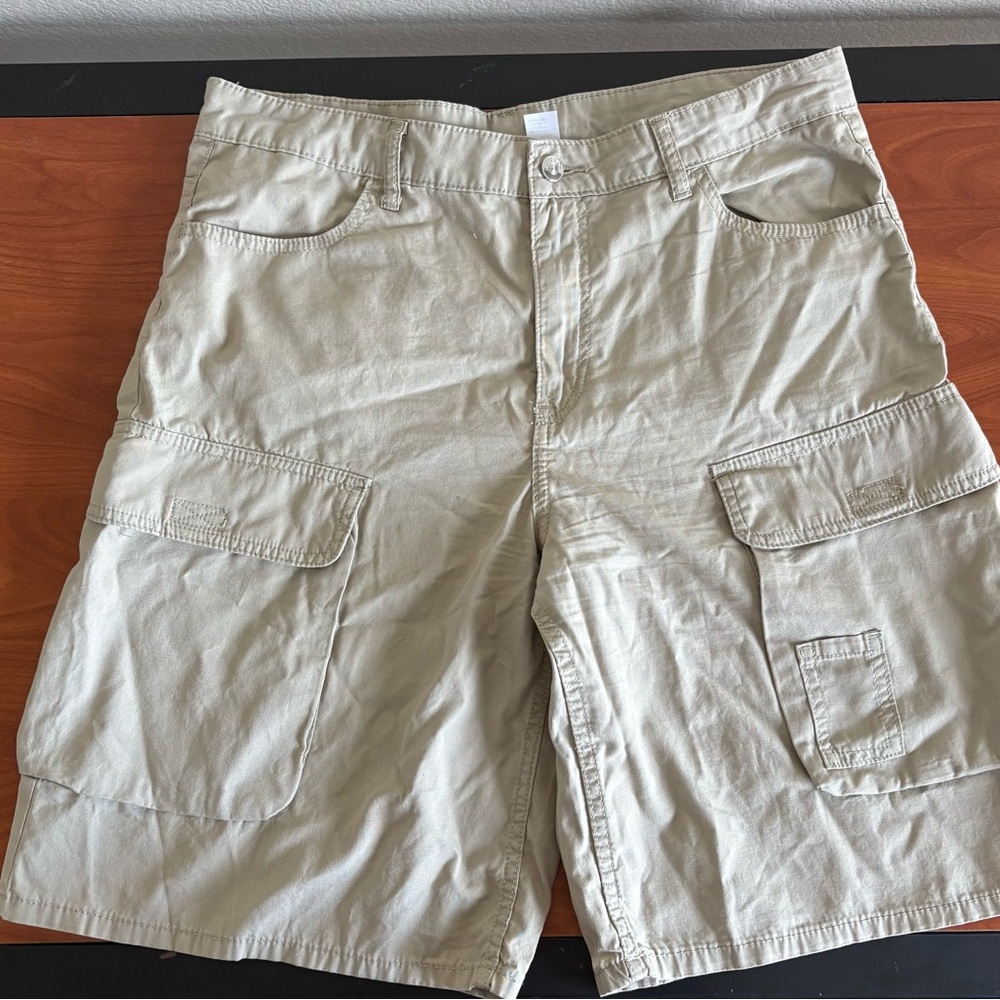 H&M Canvas Cargo Shorts Cream